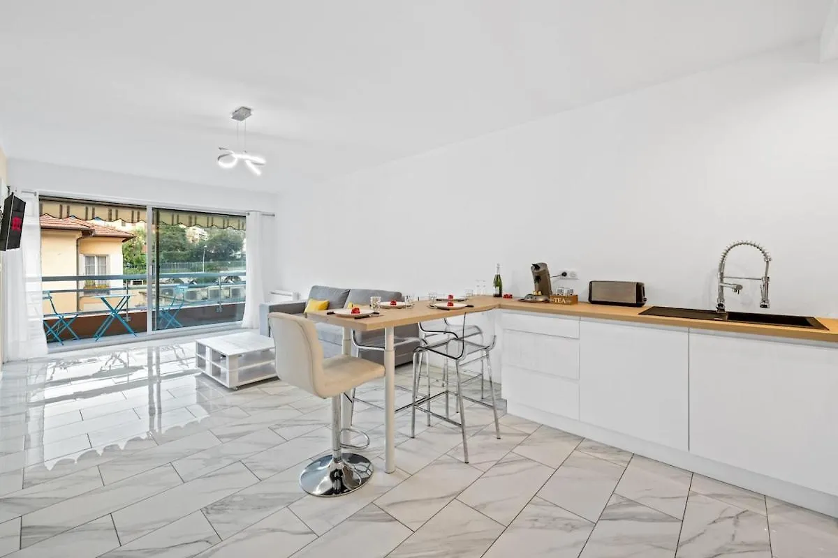 Le Carre D'Or - Tout Confort - Hyper Centre- Plage Menton 0*,  France