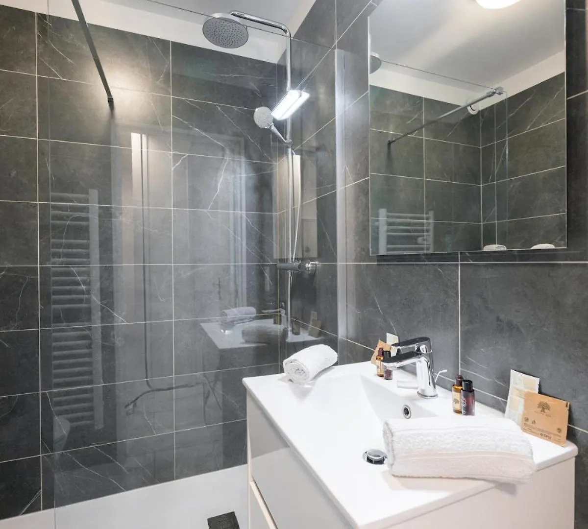 Apartment Le Carre D'Or - Tout Confort - Hyper Centre- Plage Menton