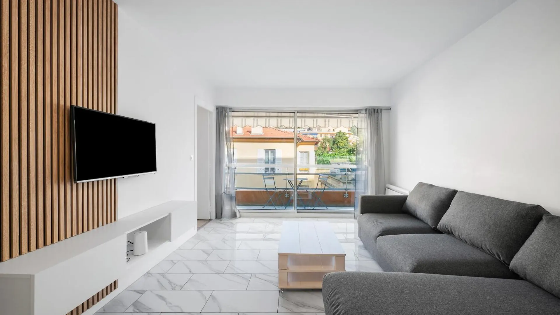 Le Carre D'Or - Tout Confort - Hyper Centre- Plage Menton 0*,  France